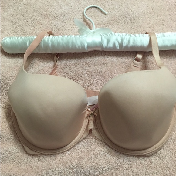Victoria's Secret lined Demi. Good condition.