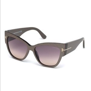 Tom Ford Cateye sunglasses. Anoushka FT 371.