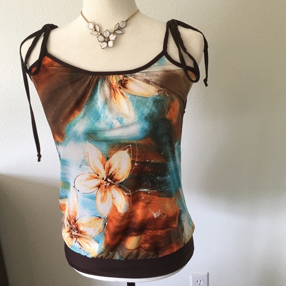 Summer Top Strappy and Silky - Picture 2 of 4