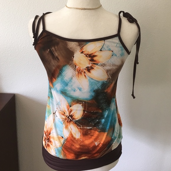 Summer Top Strappy and Silky - Picture 3 of 4