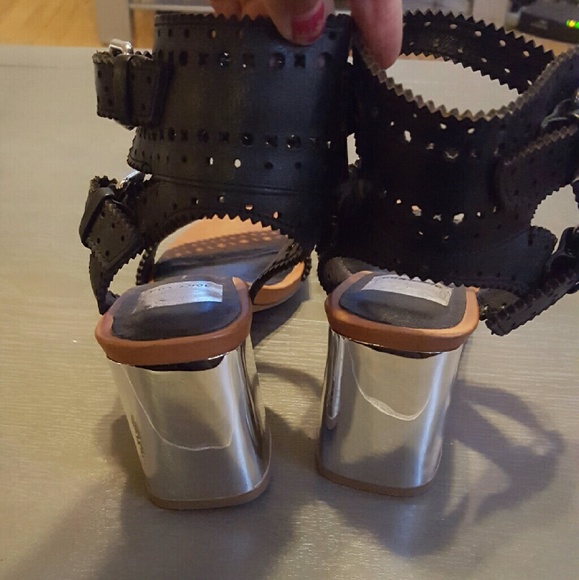 Dolce Vita Elka Cutout Block Heeled Sandal - Picture 3 of 4