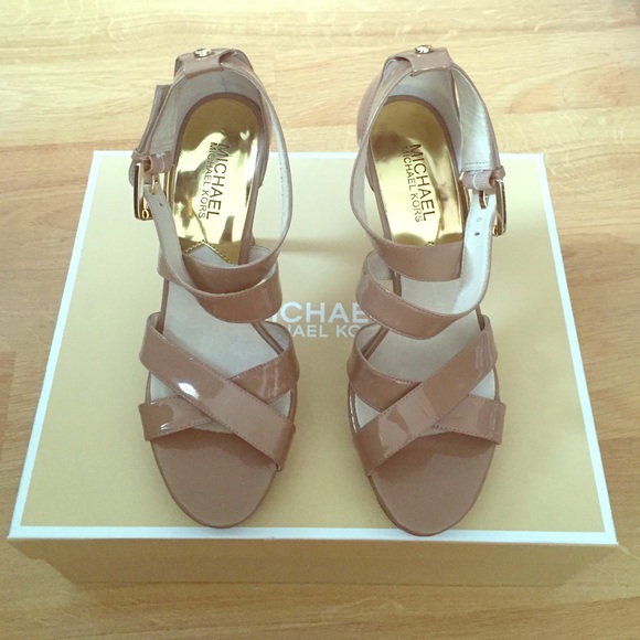 Michael Kors Evie Platform 7M Khaki - Picture 1 of 4