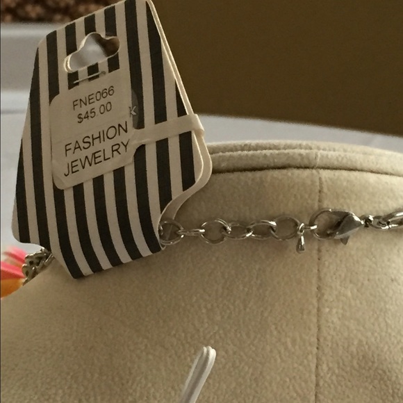 Necklace/ Earrings - Fashion Jewelry Set - Picture 2 of 2