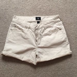Basic cream shorts