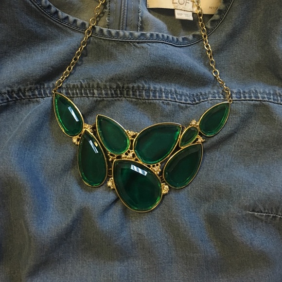 Francesca's Emerald green statement necklace