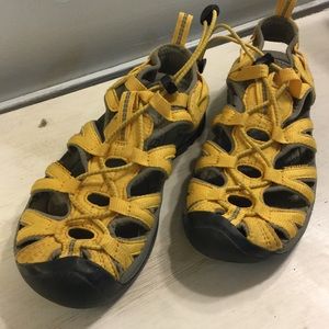 Women's size 6 KEEN sandals.