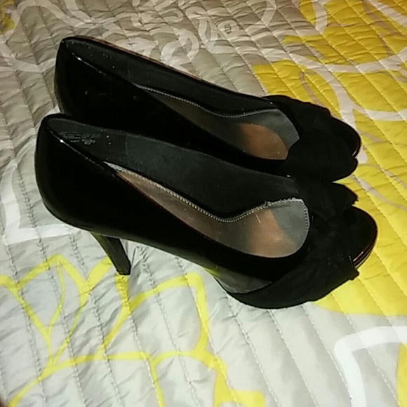 Black dressy pumps