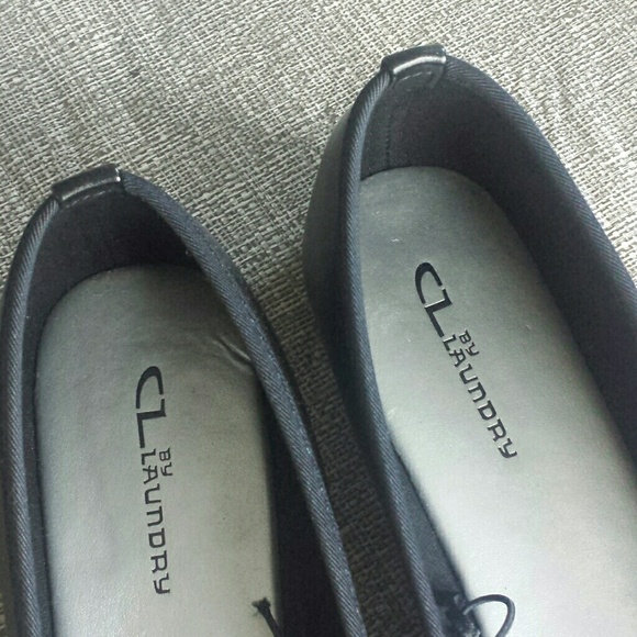 🔥CL by LAUNDRY🔥BLACK FLATS W/ BRAIDED BOW - Picture 3 of 4