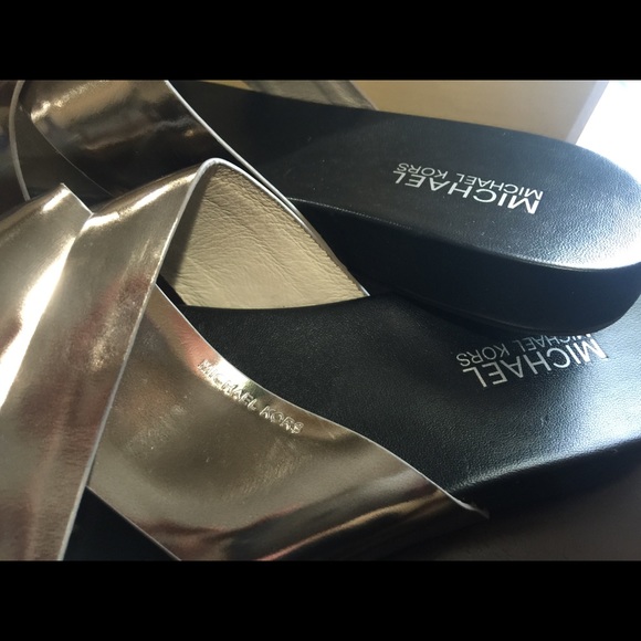 Sold another site MK Somerly metallic leather - Picture 3 of 4