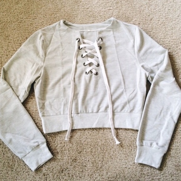 ❤️SOLD❤️ Gray Lace Up Cropped Sweatshirt S - Picture 3 of 4