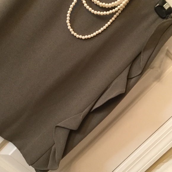 🎉SAle🎉NWT🌹ALFANI TAUPE RUFFLE WRAP SKIRT🌹 - Picture 2 of 4