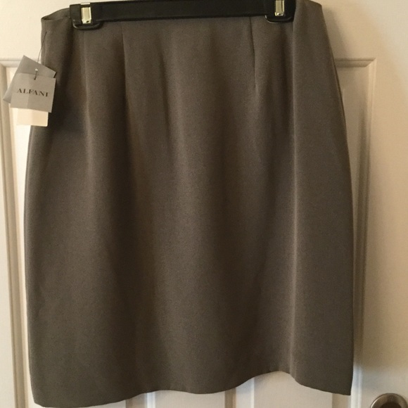 🎉SAle🎉NWT🌹ALFANI TAUPE RUFFLE WRAP SKIRT🌹 - Picture 3 of 4