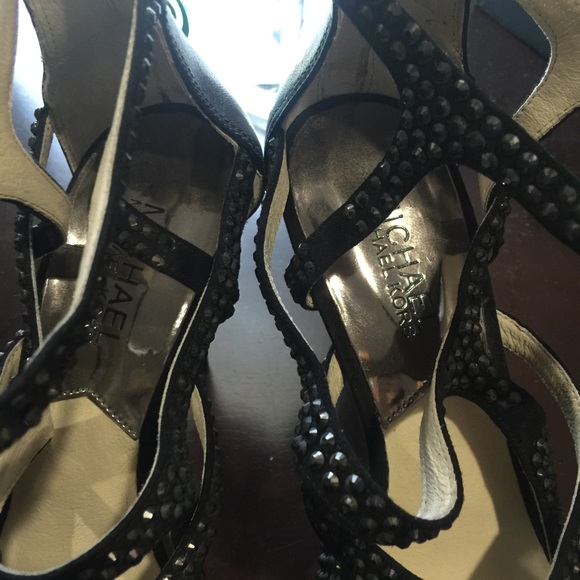 MK beautiful evening heels zipper in back - Picture 2 of 4