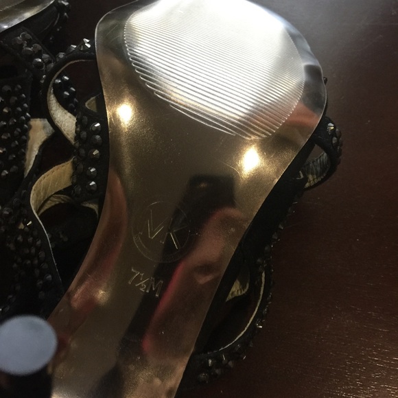 MK beautiful evening heels zipper in back - Picture 4 of 4