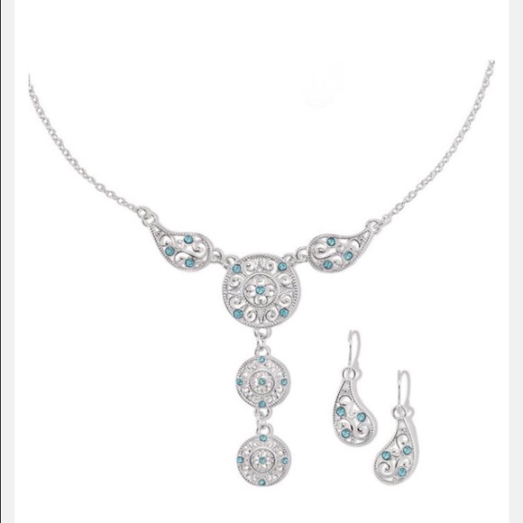 Necklace and earrings bundle