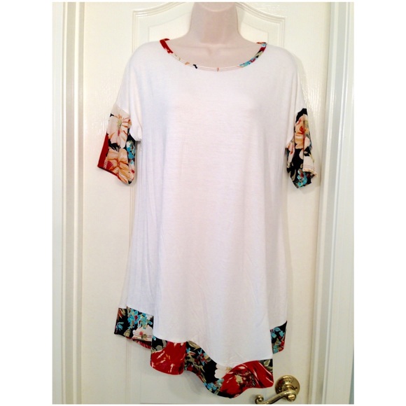 CLEARANCE 2/$8❤️ Tunic by Peach Puff - Picture 2 of 4