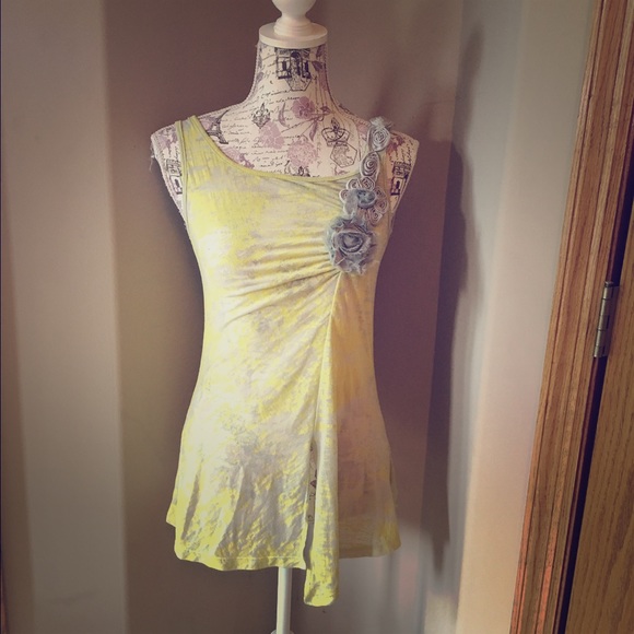 Super cute dressy/casual tank top
