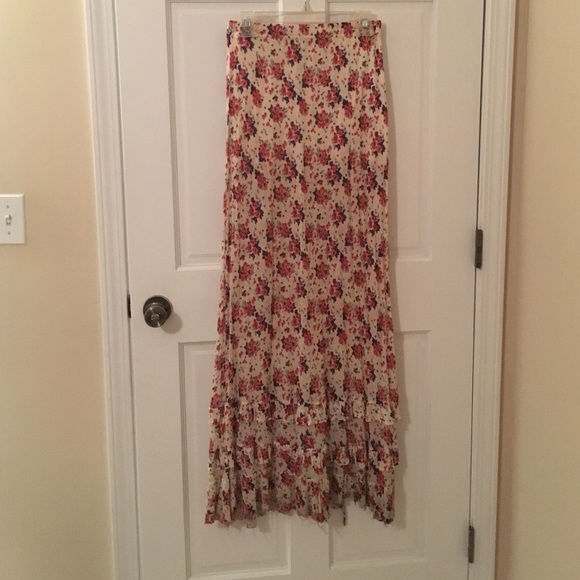 Forever 21 floral maxi skirt, super cute ruffles!