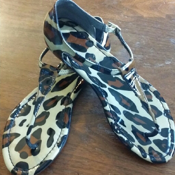 Cute flat sandals... - Picture 2 of 3