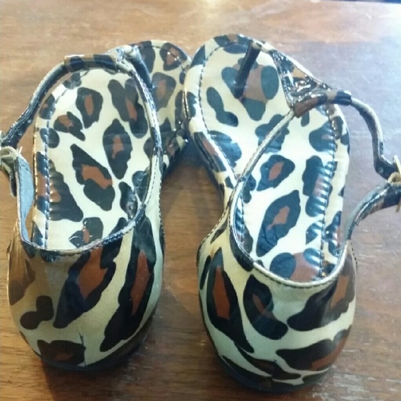 Cute flat sandals... - Picture 3 of 3
