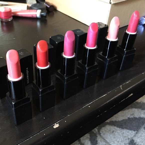 Lipstick - Picture 3 of 4