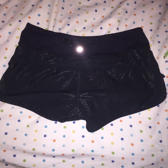 Black peacock feather Speed shorts