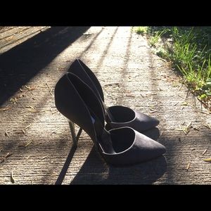 Lovely suede Steve Madden heels. Size 8