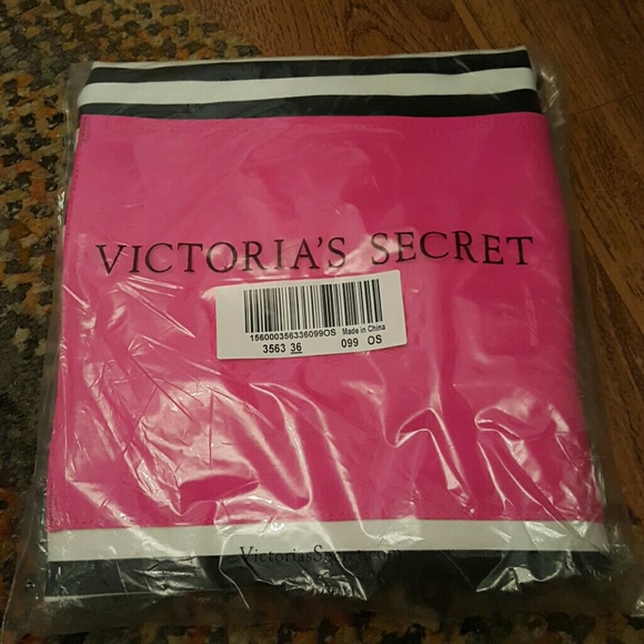 SOLD!!!  VICTORIA SECRET TOTE!! NWTS!!