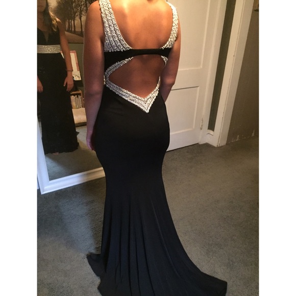 Prom dress ACCEPTING BEST OFFER, need to sell.