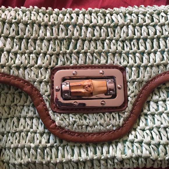 Adorable summer like/mint green purse - Picture 2 of 3