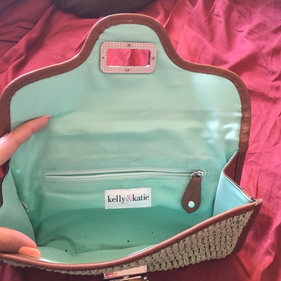 Adorable summer like/mint green purse - Picture 3 of 3