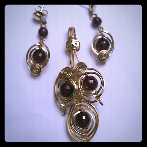 Garnet earring & pendent set