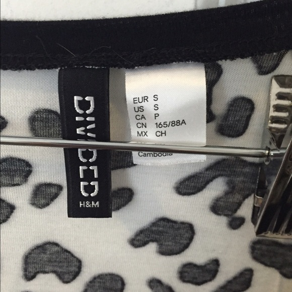 H&M leopard print top - Picture 3 of 3