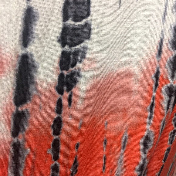 πΊHOST PICK 9/7πΊTIE DYE ASYMMETRICAL TOP - Picture 2 of 2