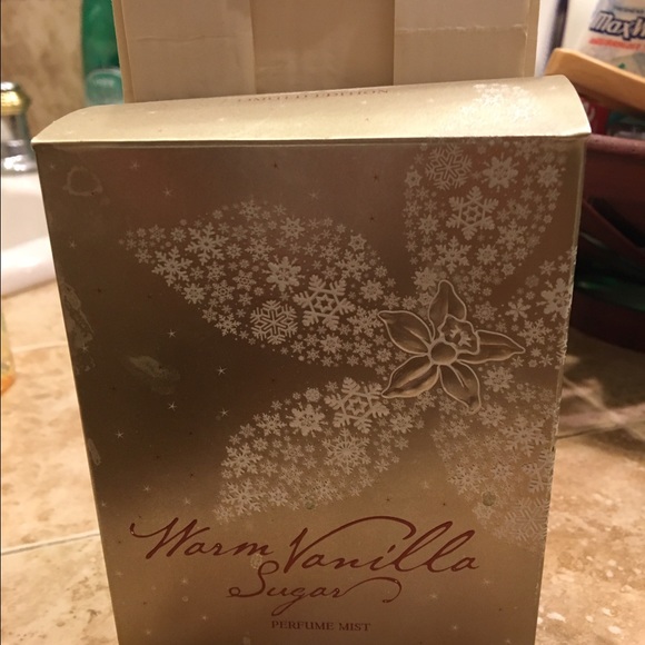 Warm vanilla sugar perfume mist.