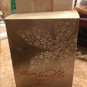 Warm vanilla sugar perfume mist.