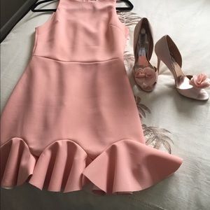 Badgley Mischka Blossom Silk Ruffle Pump; Sz 8.5