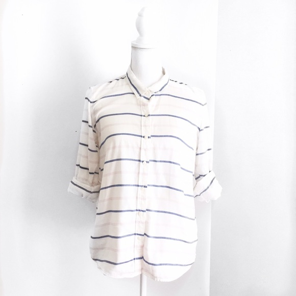 ❄️GAP FITTED BOYFRIEND BUTTON UP❄️