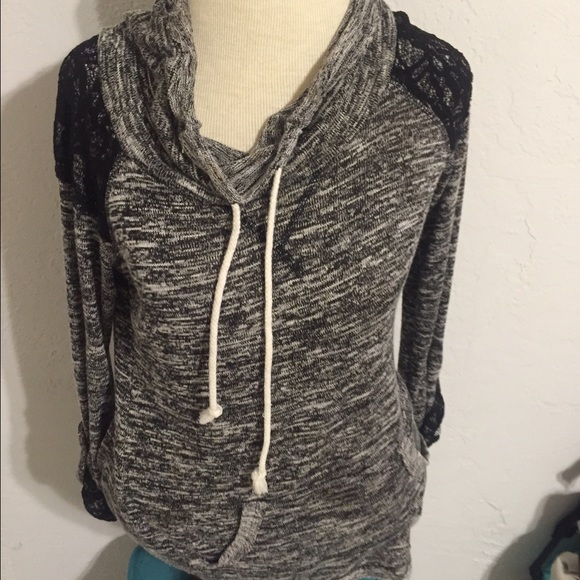 Black & grey three quarter sleeve shirt