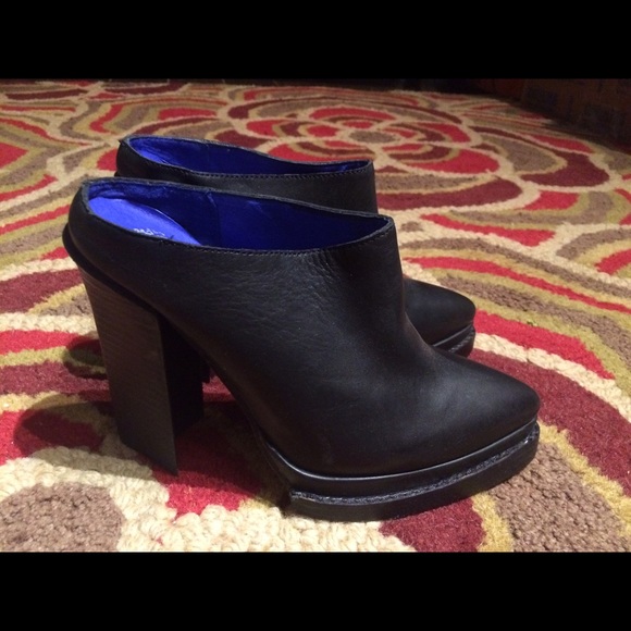Jeffrey Campbell Black Leather Mules 6 NWOB