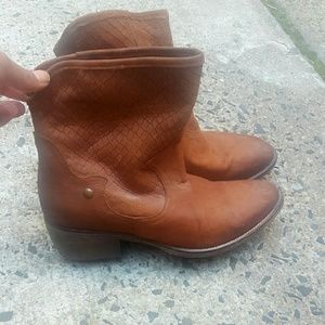 Steve Madden Cowboys boots. size 10. brown