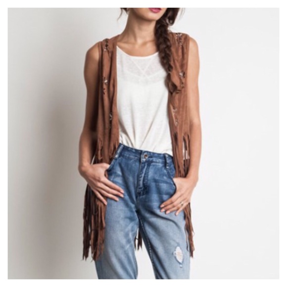 DARLING CUT OUT VEST! - Picture 2 of 3