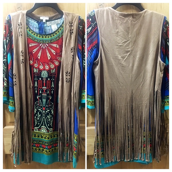 DARLING CUT OUT VEST! - Picture 3 of 3