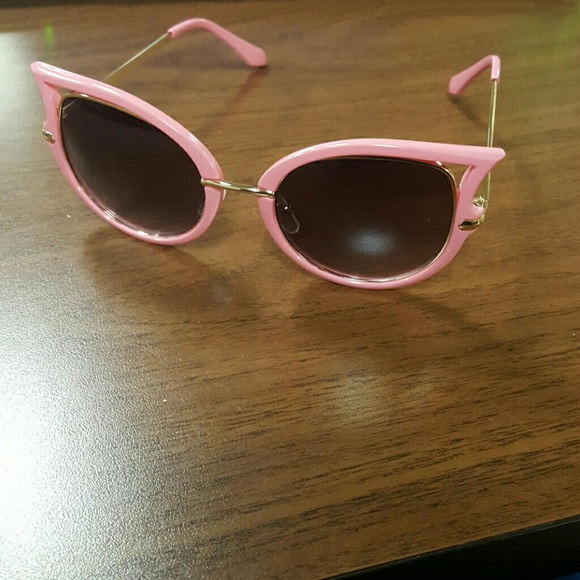 Ladies!!!! Cat Eye Lens - Picture 2 of 3