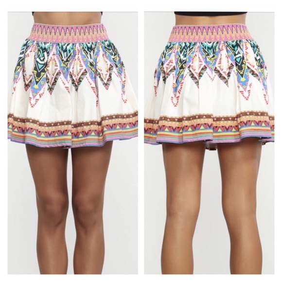 🌺HOST PICK 2/11🌺ADORABLE FLARED MINI SKIRT - Picture 2 of 3