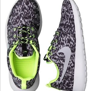 NIKE ROSHERUN PRINT