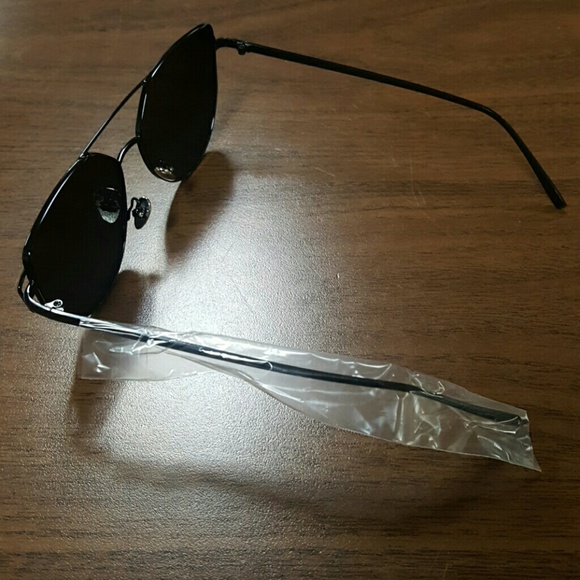 FLAWLESS - Picture 2 of 2