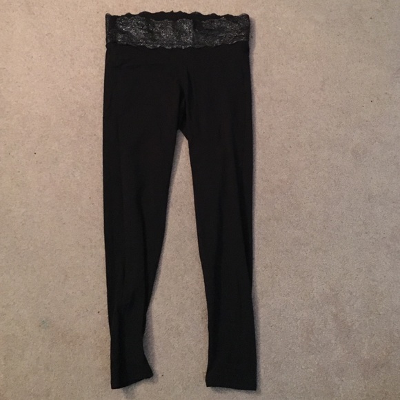 PINK Victoria's Secret cropped leggings