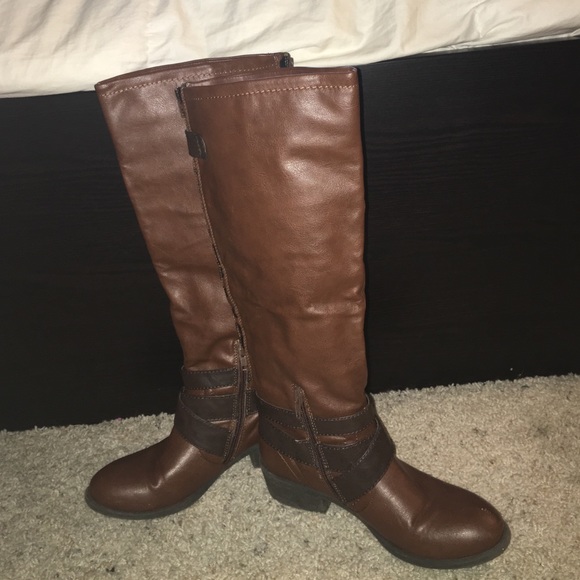 Tall brown boots - Picture 2 of 4