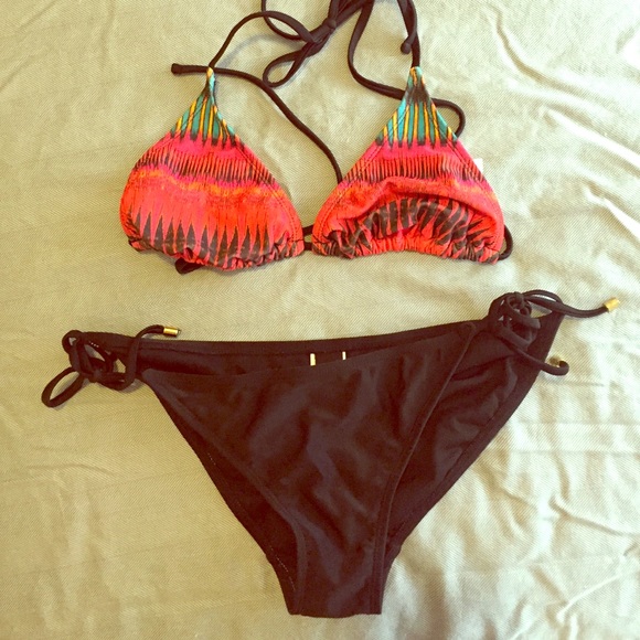 Fiery string bikini!